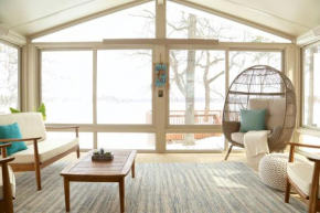 Lakefront Cabin Escape with Sauna